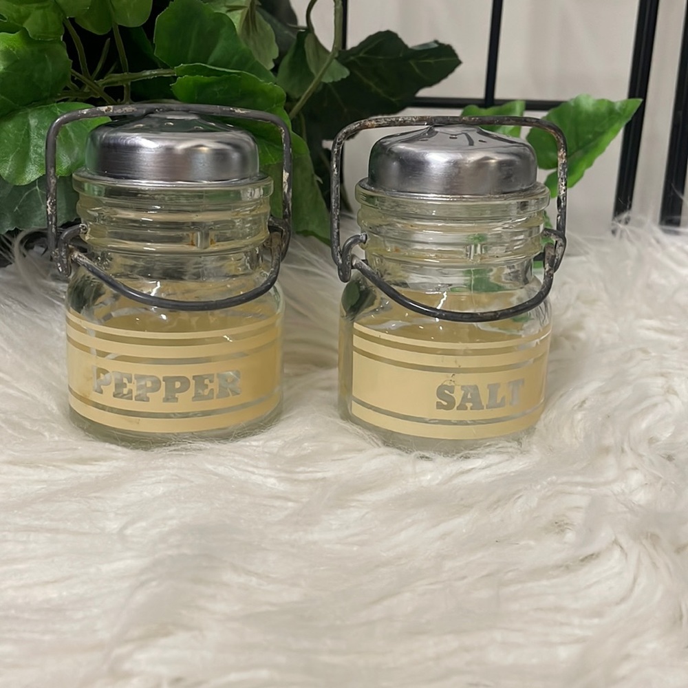 Wheaton USA salt and pepper